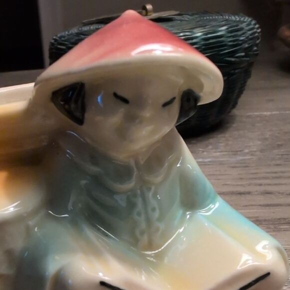 Vintage Shawnee Pottery Asian Child Reading a Book Planter USA #574 1950s - Picture 7 of 9